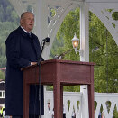 King Harald giving a speech in Bagnsmoen (Photo: © AASTA BØRTE)